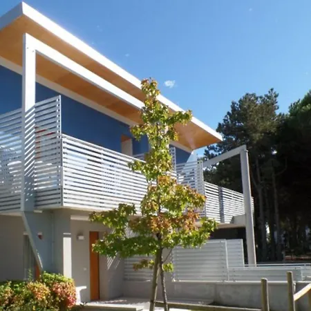 Lovely Surrounded By Greenery In Μπιμπιόνε